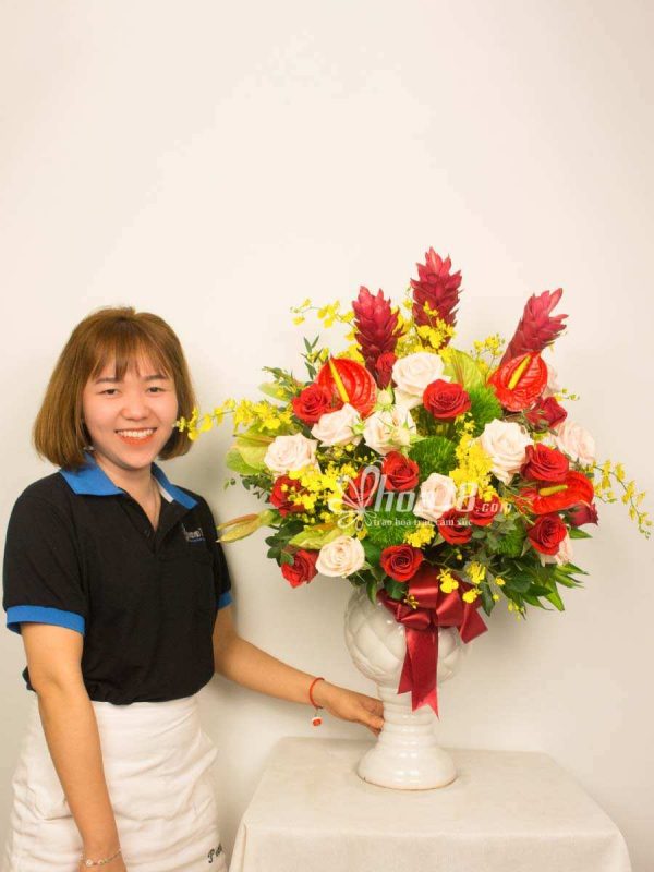 Hoa cài áo hội nghị tươi đẹp phù hợp với buổi hội nghị - Hoa18.com