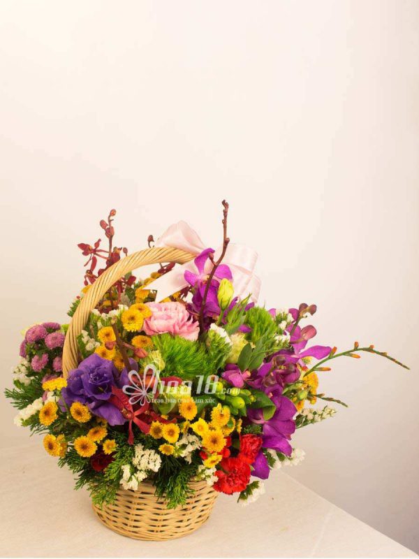  Những giỏ hoa nhỏ xinh đẹp đáng để mua - Hoa18.com