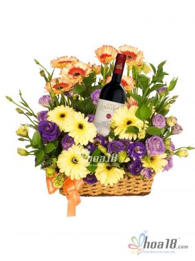 Hoa và rượu là hai món quà tuyệt vời để tặng người thân trong những ngày kỷ niệm đặc biệt, như sinh nhật. Với bó hoa tươi đẹp và chai rượu ngon, bạn sẽ tạo nên một không khí ấm cúng và hạnh phúc cho người được tặng. Cùng với những lời chúc tốt đẹp, đây chắc hẳn là món quà hoàn hảo mà ai cũng sẽ yêu thích.